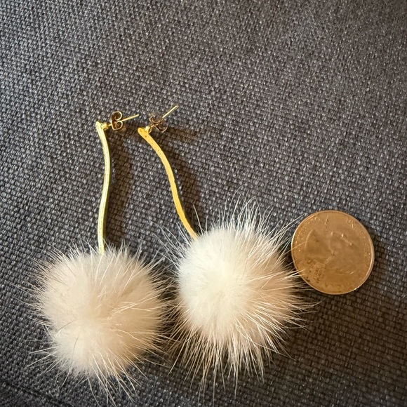NWOT Genuine White Mink Pom Pom Dangling Gold-Tone Post Earrings. - Picture 3 of 5